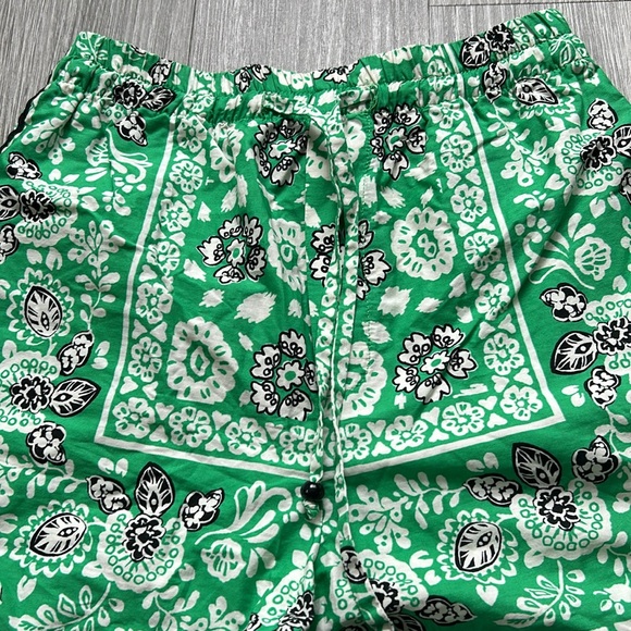 Zara Green Floral Women's Tie-Waist Shorts - Picture 3 of 6